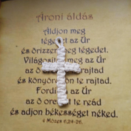 Fehér kereszt – húsvéti kedvesség Pécsen 