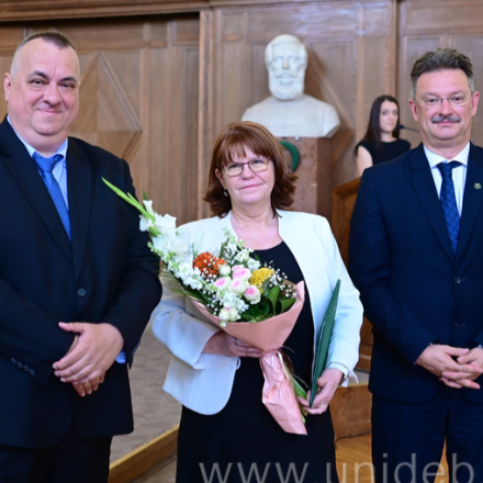 Pedagógusait köszöntötte a Debreceni Egyetem - gratulálunk Hámor Éva igazgató asszonynak!